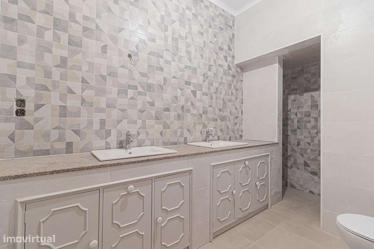 Distinta Moradia, com piscina e adega - perto de praias-32