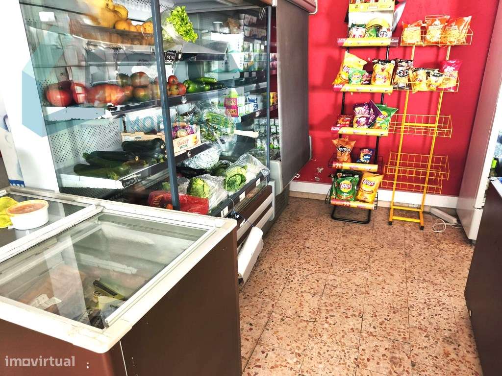 Mini Mercado em Zona Estratégica com Possibilidade de Novo Negócio-4