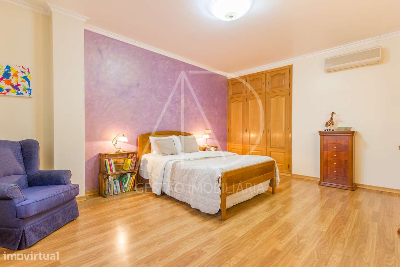 MORADIA T5+1 EM SANTO ANDRÉ, BARREIRO-24