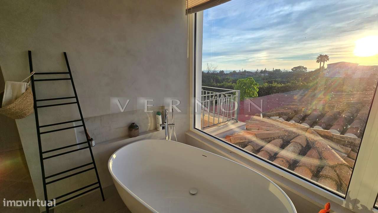 Algarve, Caramujeira,  para venda moradia V3 espaçosa renovada com vis-42