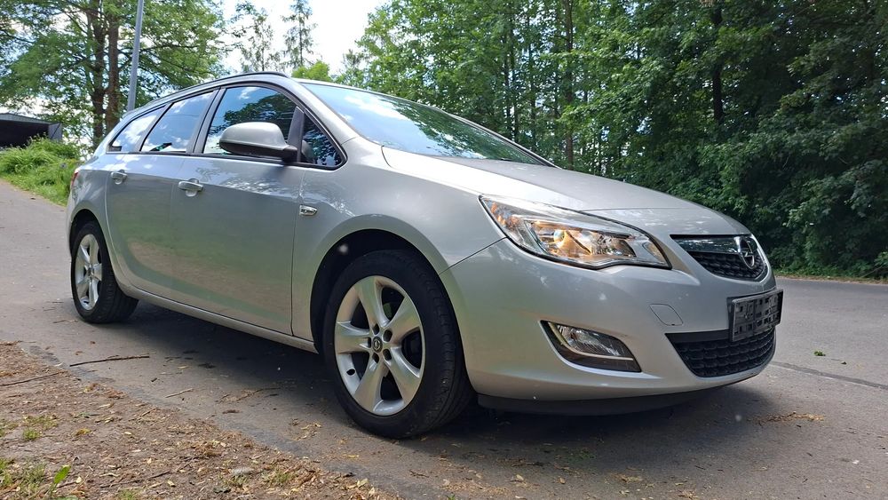 Opel Astra J 1.4 Turbo Innovation 2011