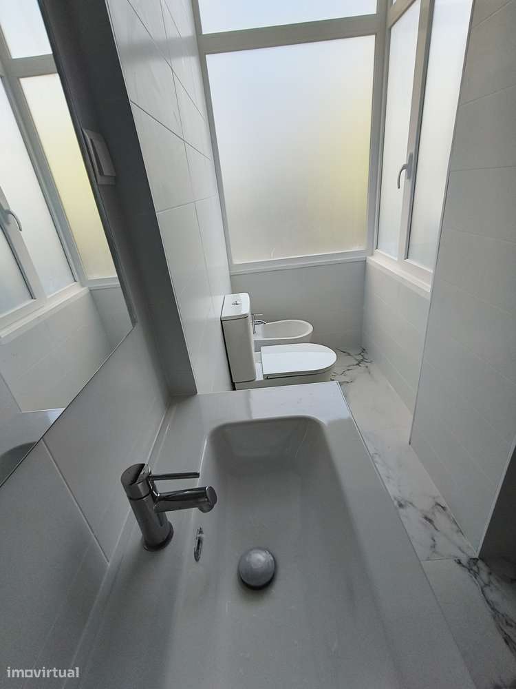 Excelente T3 Alvalade renovado-15