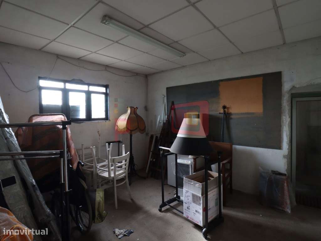 TERRENO COM CASAS - SARILHOS GRANDES-44