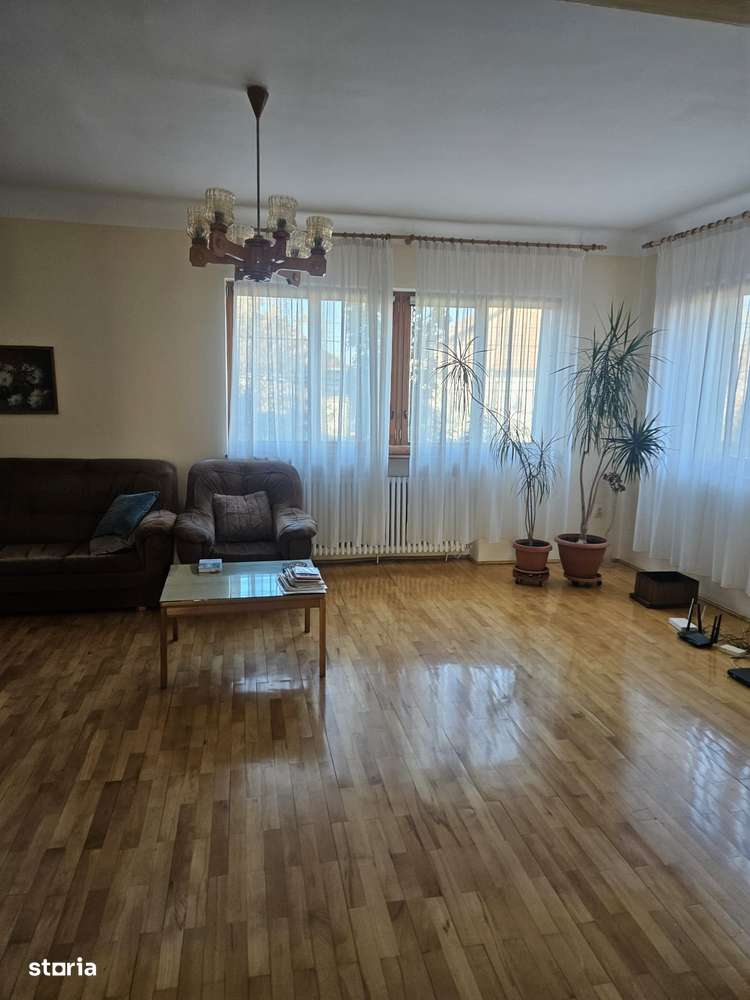 Casă 5 camere, teren 352mp, Andrei Mureșanu-1