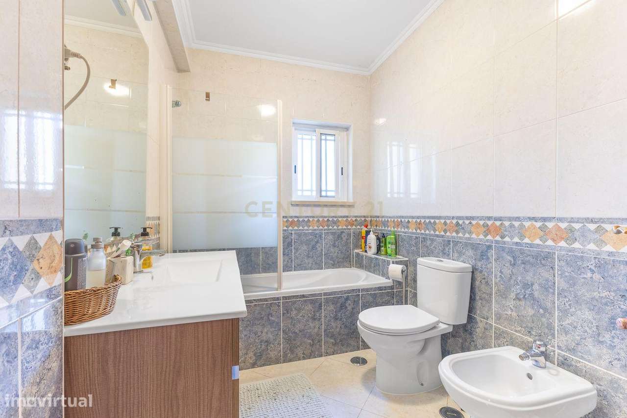 Moradia em Banda T4 | 3 Pisos | Aldeia de Paio Pires 490.000 € | 249 m-24