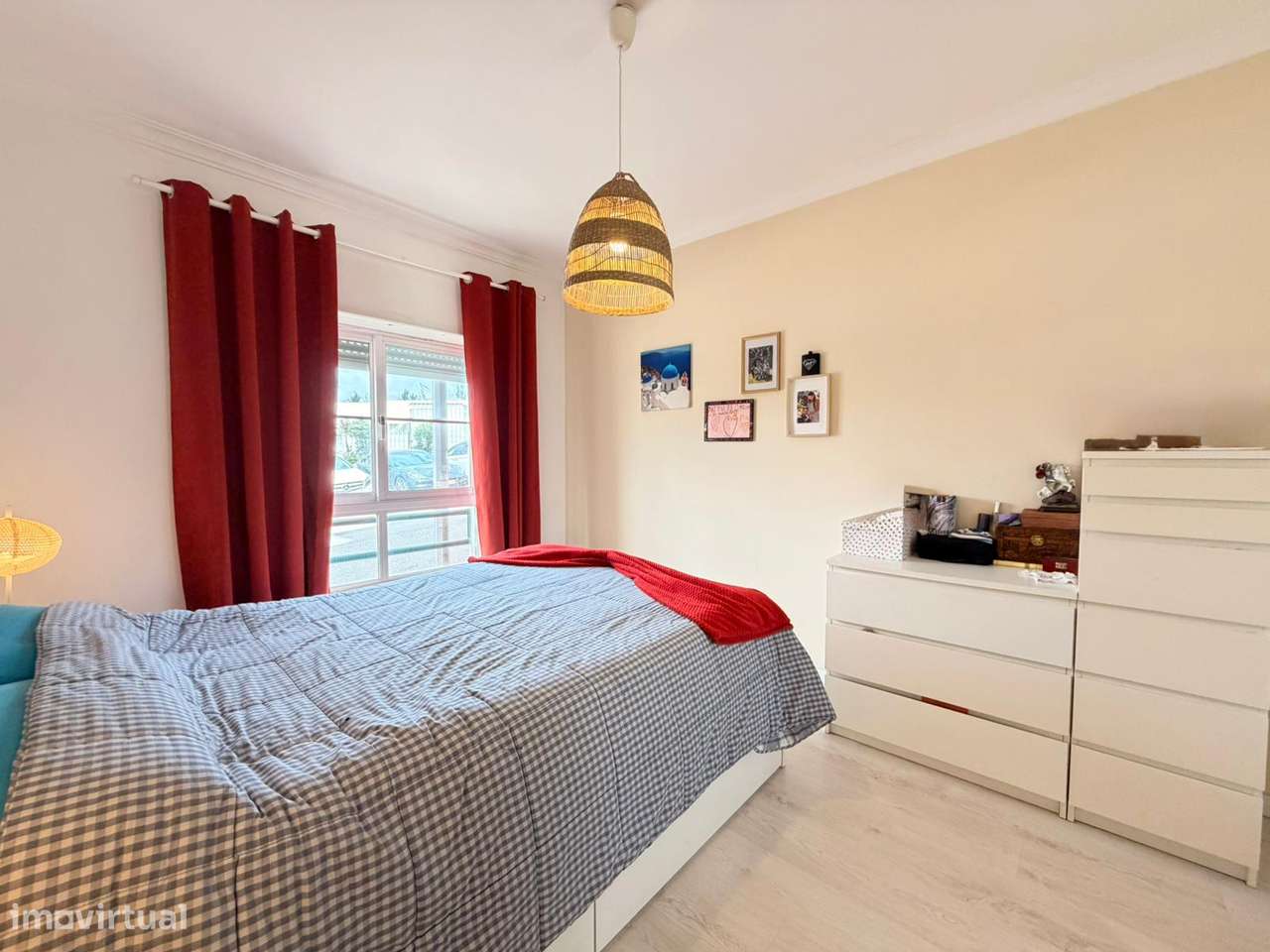 Apartamento T2 com arrecadação - zona Conquinha-9