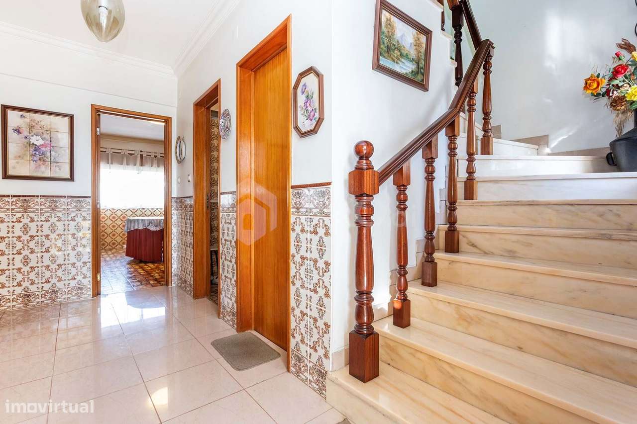 MORADIA GEMINADA À  VENDA EM PORTO SALVO– 3 PISOS, 2 FRENTES-10