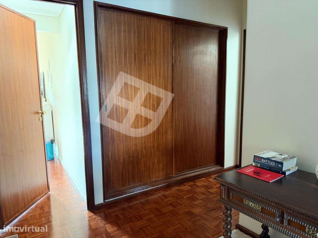 Apartamento T4 c/ Varanda - Av. Lourenço Peixinho-44