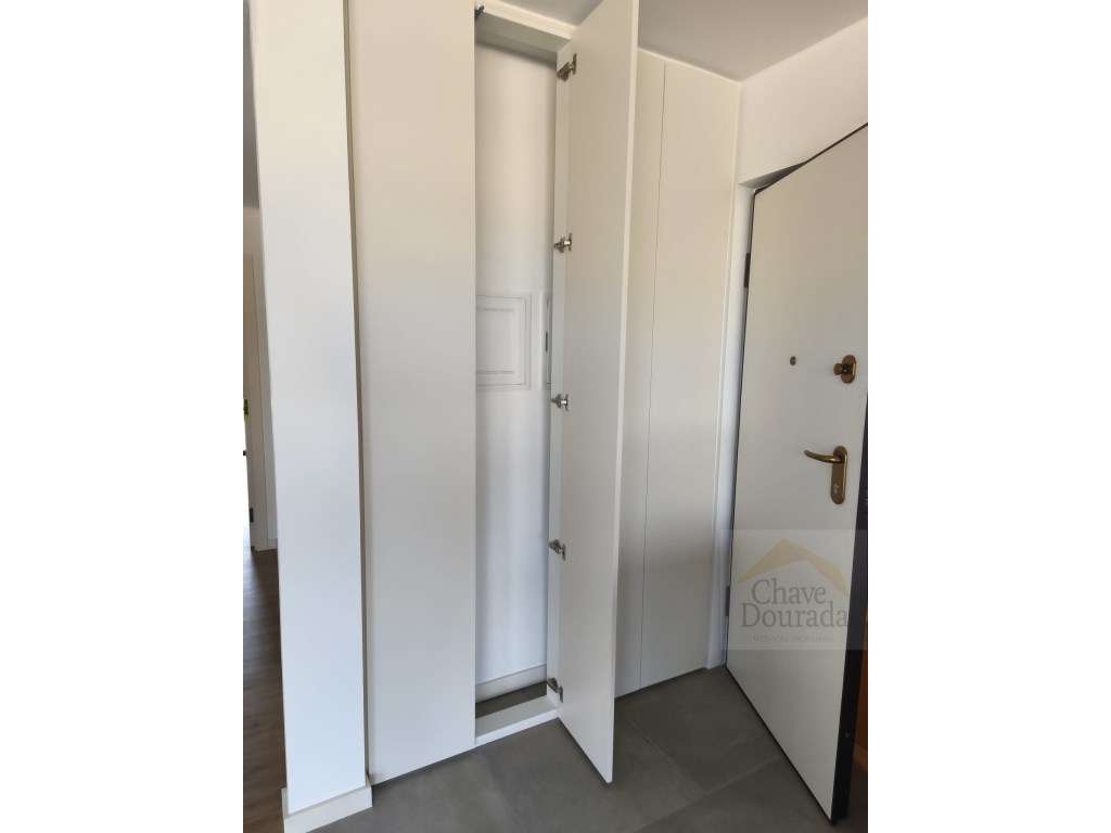 Apartamento T2 de luxo a estrear no Alto de São João-12