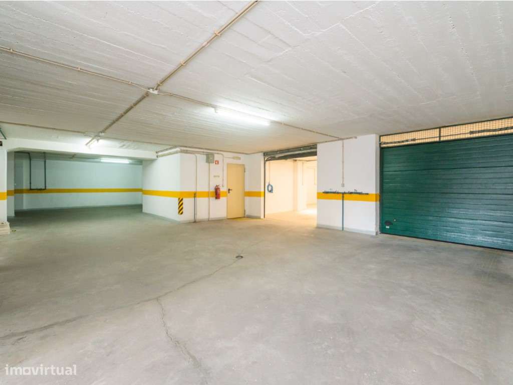 EXCELENTE ESTADO, ÁREA (35m2) E ACESSO (em frente ao portão princip... - Grande imagem: 4/27