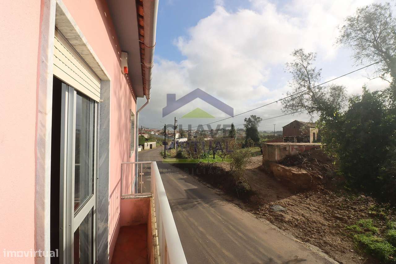 Moradia V2+1 com Terreno e Garagem - Delgada, Bombarral-28