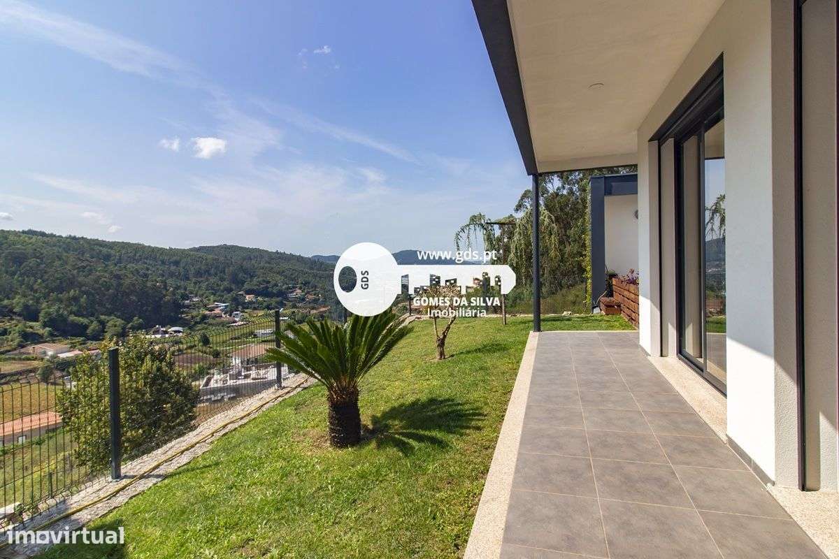 Moradia Térrea c/ 3 suites e vistas panorâmicas na Morreira - Grande imagem: 3/52