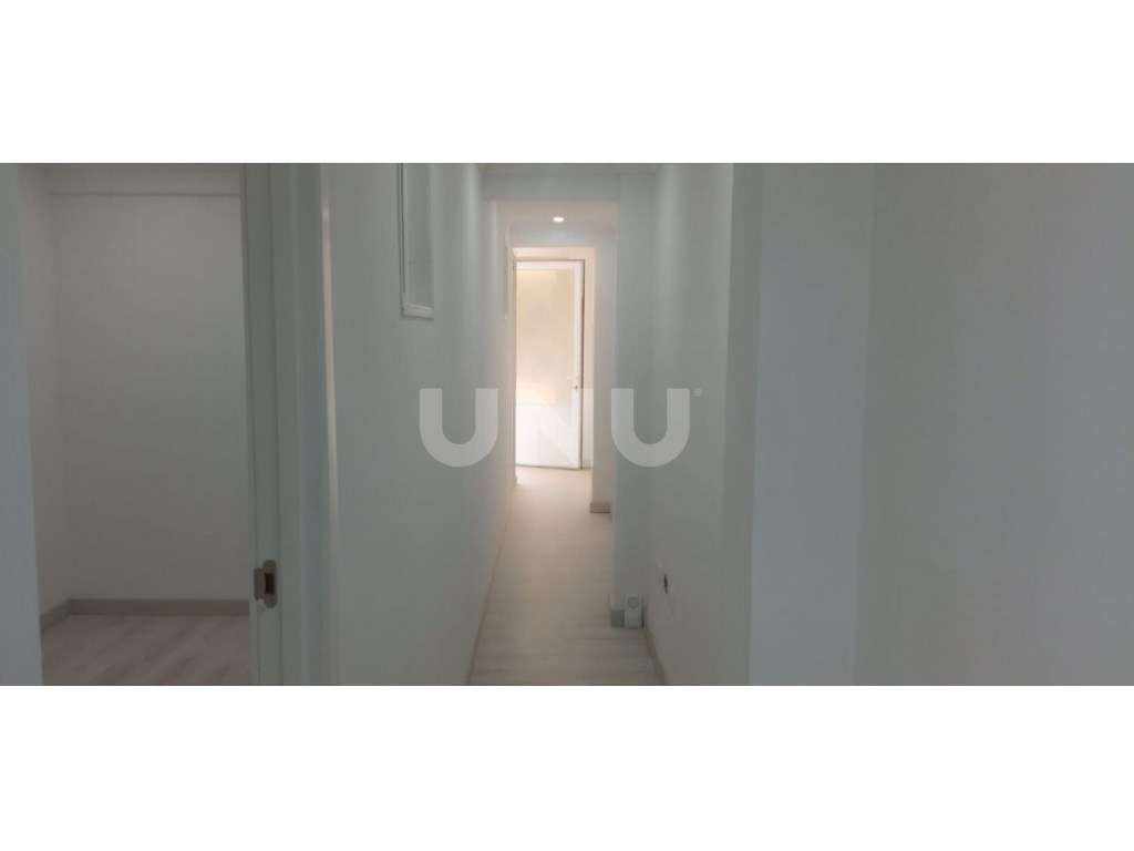 Loja transformada em habitação Vale de Milhaços - Grande imagem: 3/10