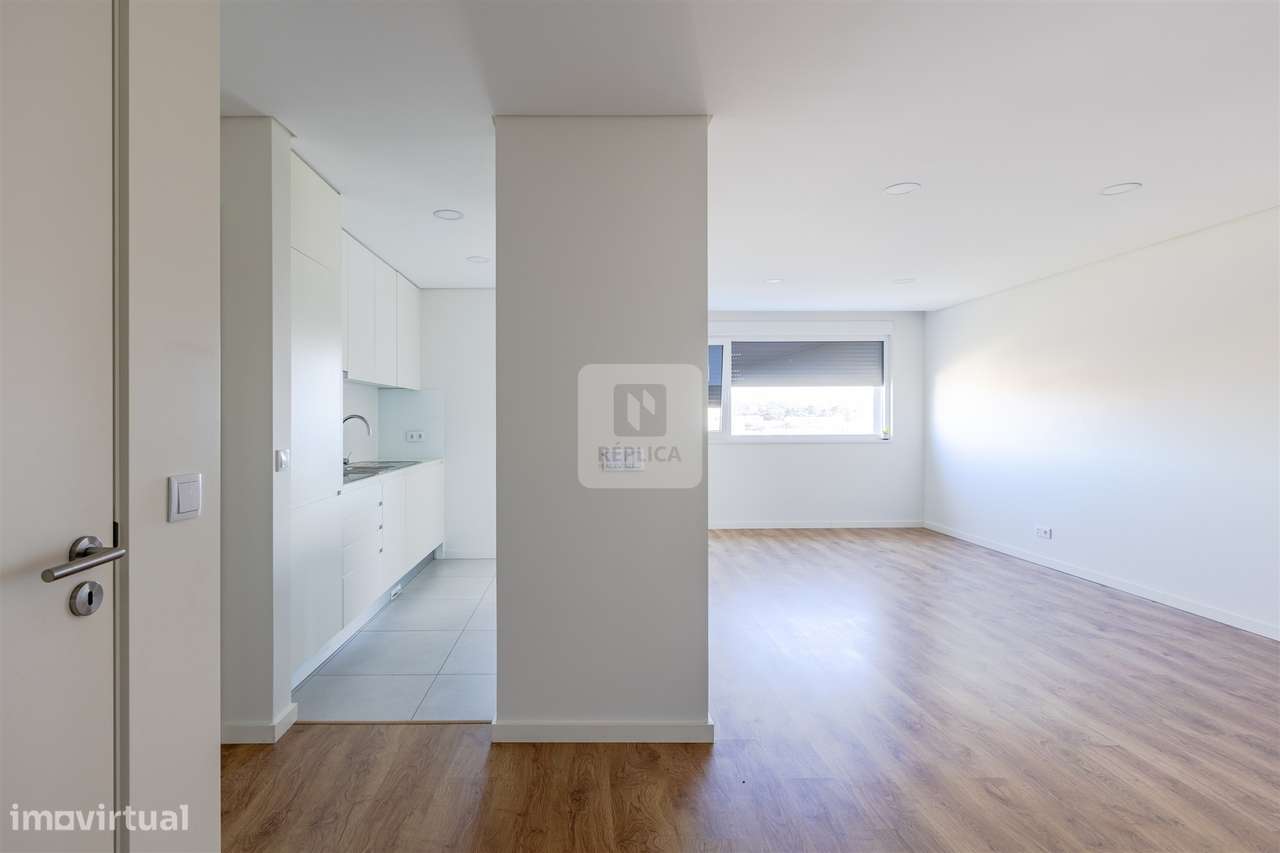 Apartamento T1 com Varanda e Garagem em Campanhã - Grande imagem: 3/28