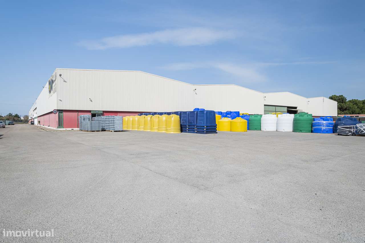 Armazém com 1056m2m2 e pé direito com 8,3m no Pinhal Novo - Grande imagem: 2/12