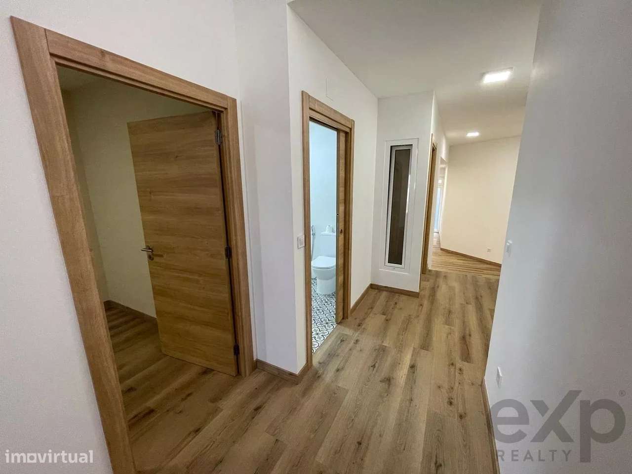 Apartamento no rés-do-chão com entrada privativa e localização privile - Grande imagem: 4/13