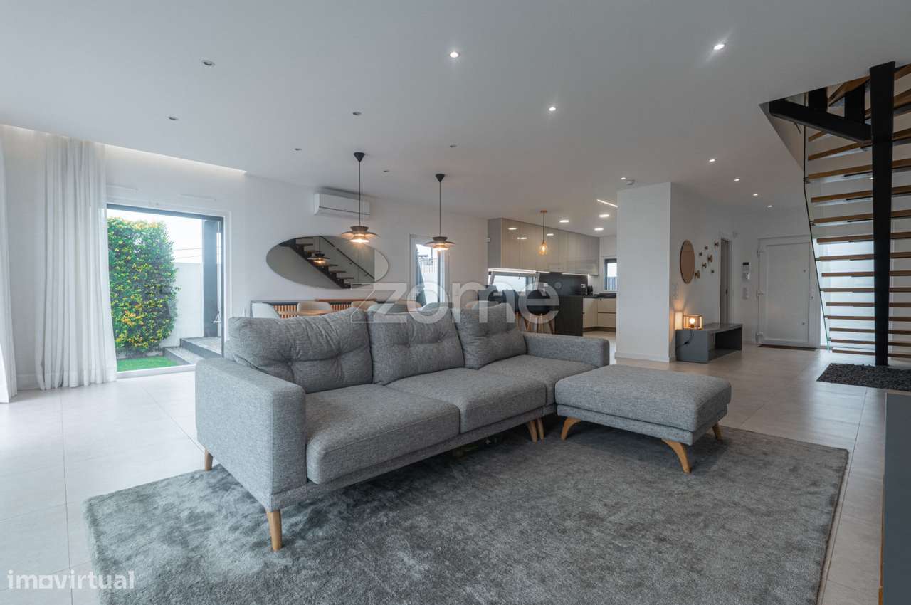 Moradia Isolada T3 com Piscina em Cascais-10