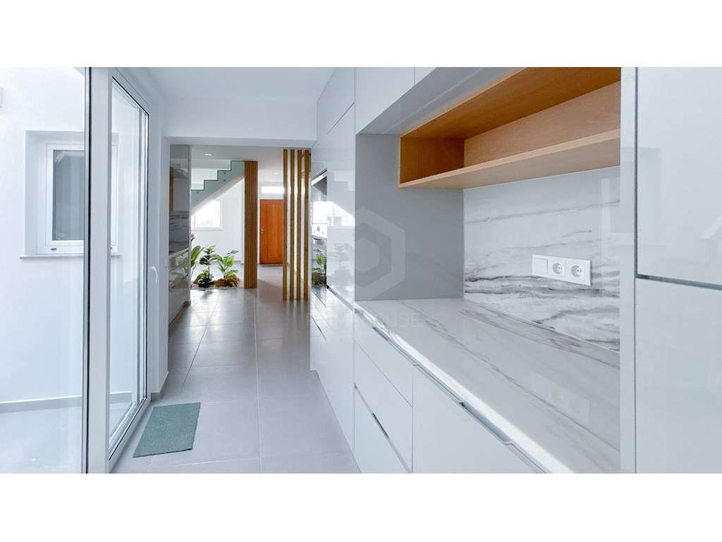 Moradia T6 com Vista Mar Panorâmica no Coração de Lagos - Grande imagem: 5/39