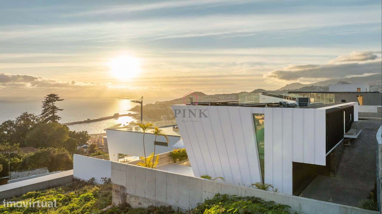 Moradia de Luxo com Piscina - T4 no Funchal-11