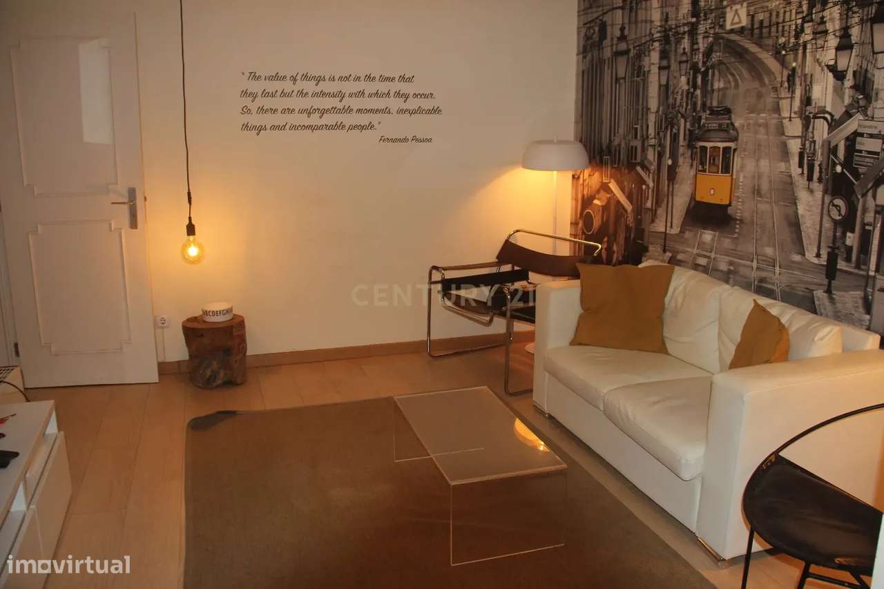 Arrenda-se apartamento com 4 assoalhadas na Rua Ferreira Lapa - Grande imagem: 2/17