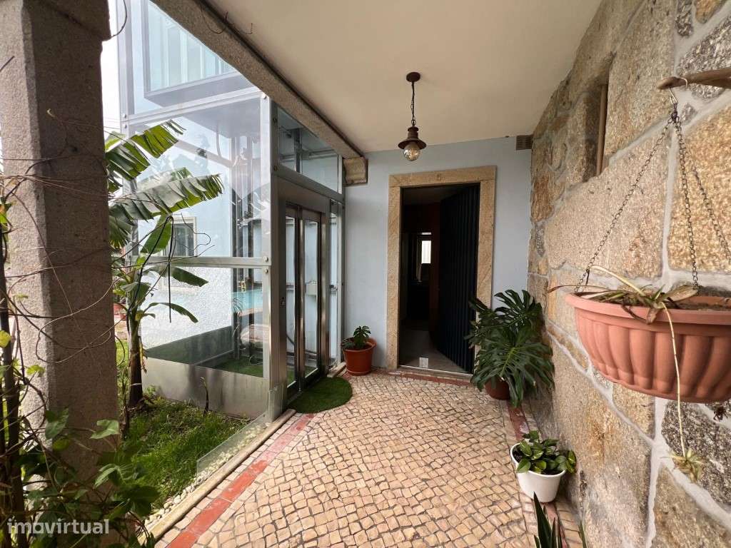 Moradia T5 com piscina em Braga-4