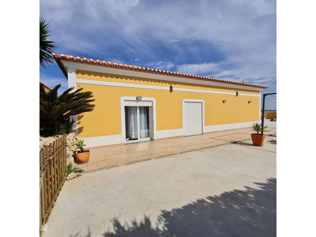 Vende-se moradia T8 junto á Praia da Assenta-32