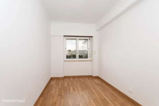 APARTAMENTO | 2 Quartos | 1 Casa de Banho | Renovado | Arrecadação | �-16