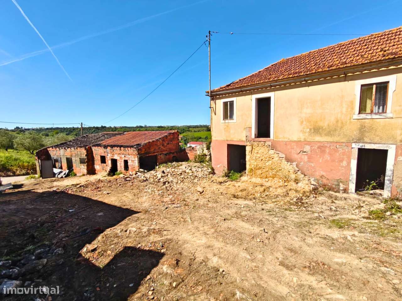 Moradia para reconstruir - Grande imagem: 2/8