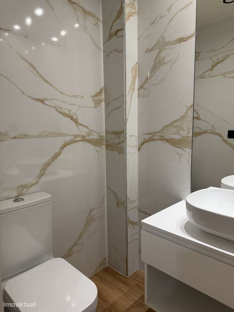 Apartamento T 3  com boas áreas remodelado junto à praia-17