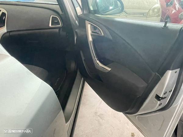 Opel Astra J Gasóleo ano 2011 para peças - 9