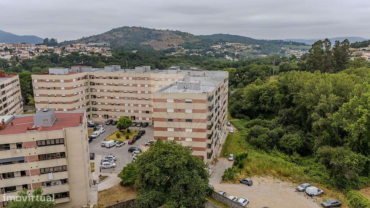 Apartamento T3 Parcialmente Renovado, situado em Ferreiros, Braga-31
