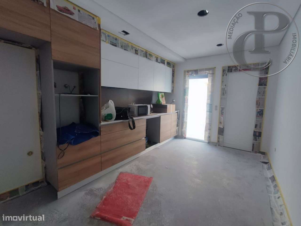 Moradia Uni-Familiar Térrea com Piscina - T4-9