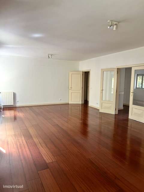 T2 com garagem  zona  Nobre da cidade. - Grande imagem: 2/12