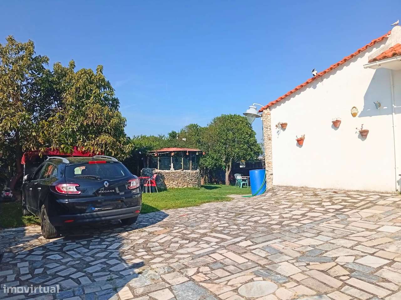 Moradia T4 com aproximadamente 1000m2 de terreno - Grande imagem: 2/16