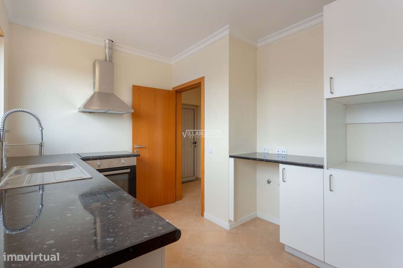 VILLA V3 composta por 2 andares com 435 m2 de terreno situada em Cotov-13