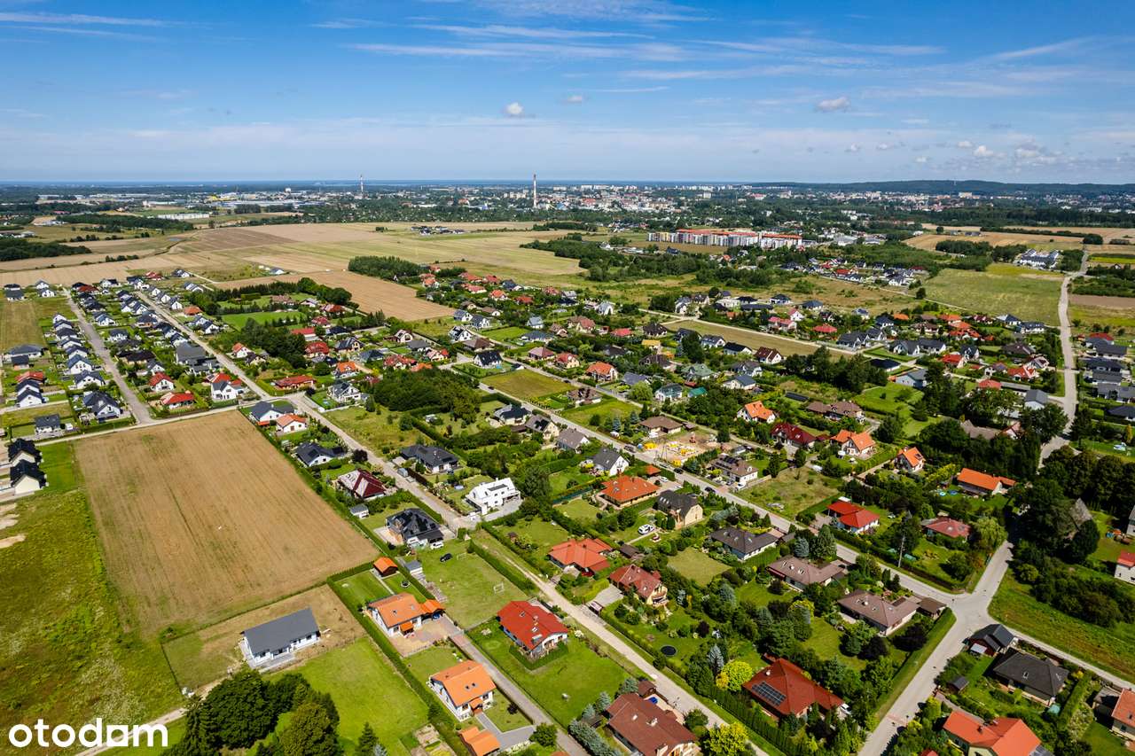 Wolnostojący dom z użytkowym poddaszem i ogrodem-12