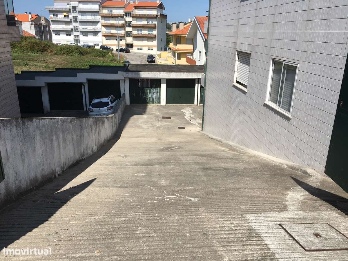 Armazém/ Garagem c/ 194m2 e WC - Oliveira do Douro - Grande imagem: 4/15