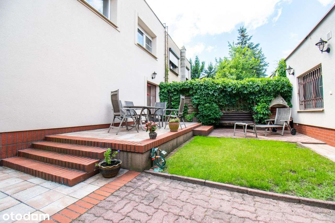 Bardzo zadbany, z dużym garażem, bez prowizji-1