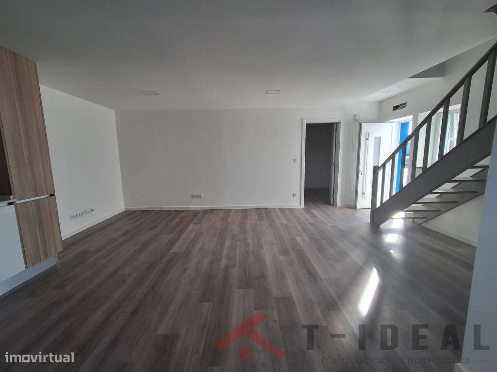 Moradia T3 totalmente remodelada perto das praias-6