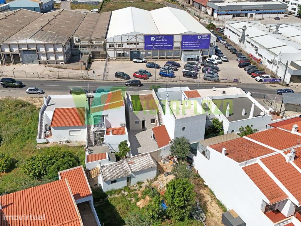 Moradia T2 Renovada em Portimão com Terraço e Espaço Exterior-24