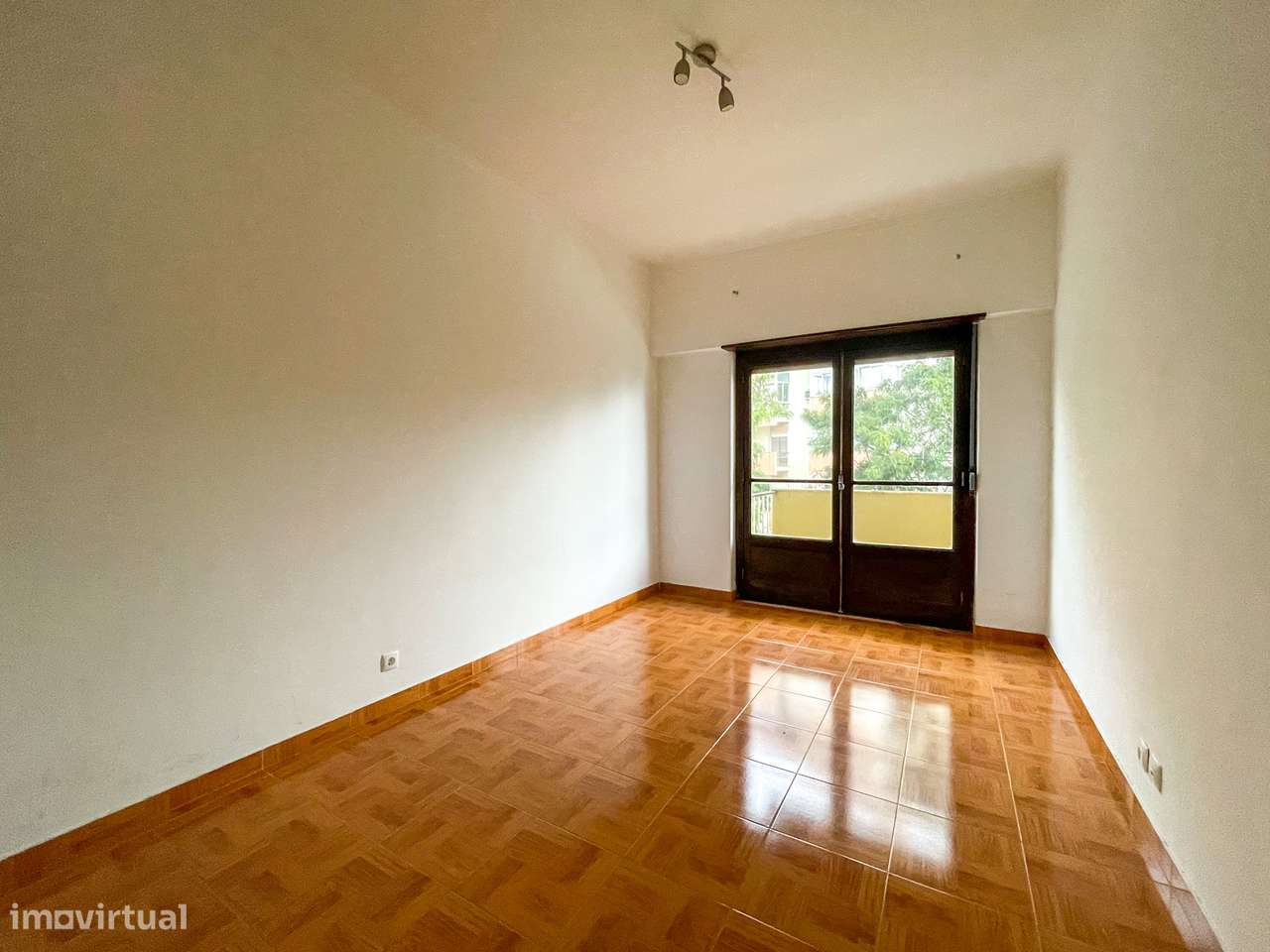 Prédio com 8 T2 (7 devolutos) + Sótão - Póvoa de Santa Iria-18