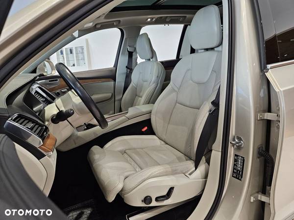 Volvo XC 90 - 16