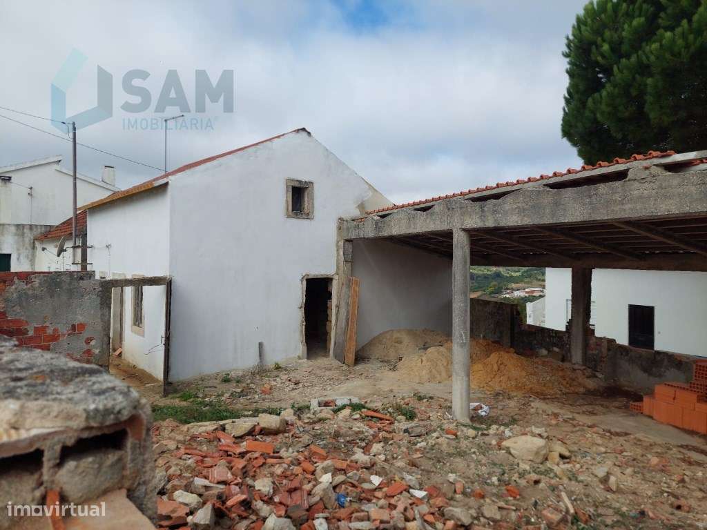 Moradia em fase de reconstrução - Grande imagem: 4/17