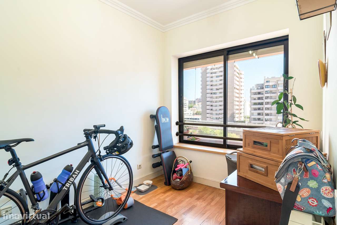 Apartamento T3+1 no Atlanta Park – Laranjeiras, Lisboa-21