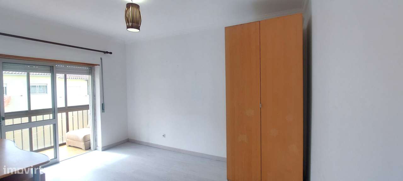 VALE FLORES - T3 REMODELADO COM SUITE NUM R/C-17