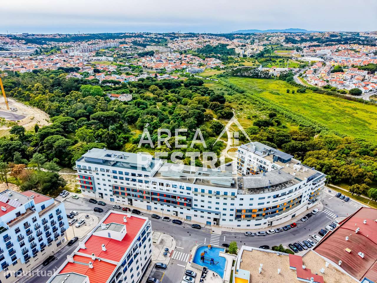 Apartamento T3 com parqueamento e varanda no Parque Luso em Corroios-54