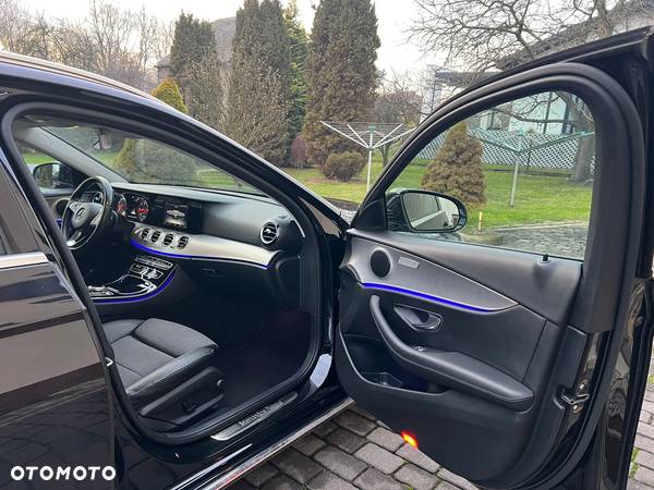 Mercedes-Benz Klasa E 220 d 4Matic T 9G-TRONIC - 34