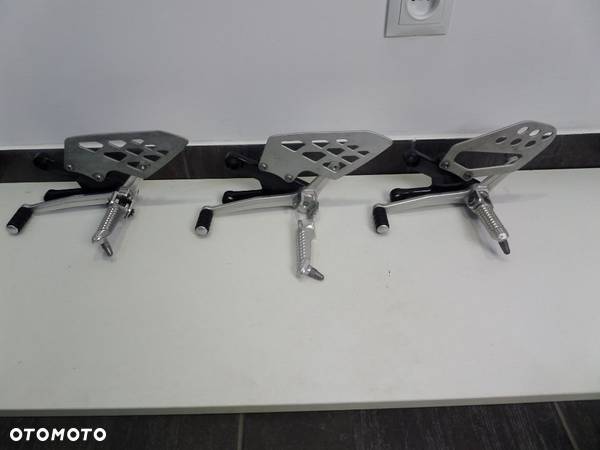 BMW S 1000 RR 09-17 PODNÓŻEK SET LEWY PRZÓD 4671 7708573 OSŁONA DZWIGNIA MOCOWANIE - 2