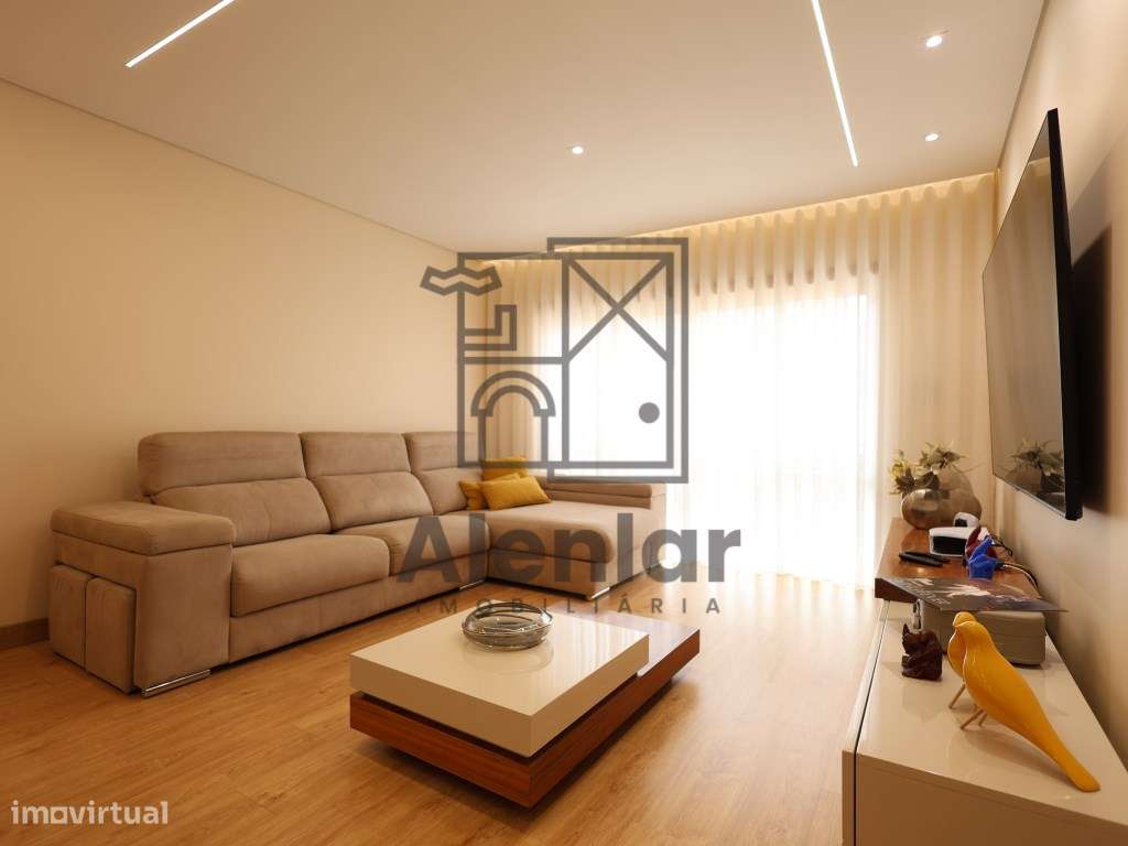 T2 no Carregado - Condominio Fechado-5