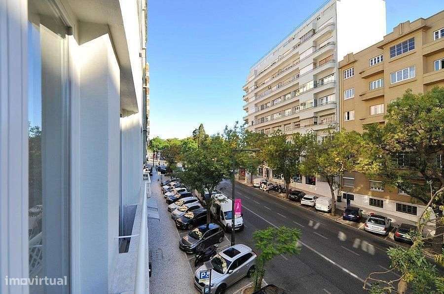 Apartamento T4 Com Vista Rua Castilho Lisboa